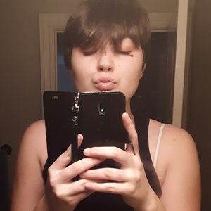 Meet your Posher, Alexis